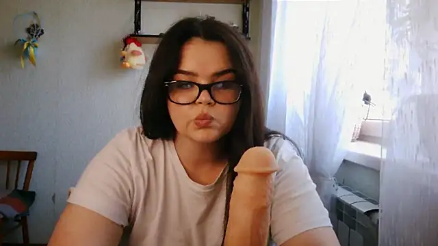ElizaMoon01__'s Live Chat Room