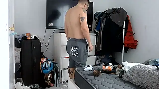 yanick931's Live Sex Cam Show