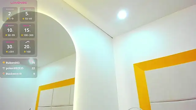 Helenn_Moore Adlı Modelin Canlı Sohbet Odası