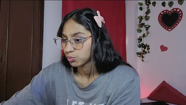 חדר צ'אט בשידור חי של PaulaCutexs