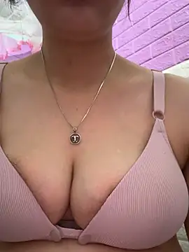 Nabi_pusy Adlı Modelin Canlı Sohbet Odası