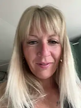AtomBlondy – live chatrum