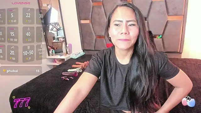 חדר צ'אט בשידור חי של Keyla_Brunette_