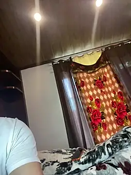 IndianLatinaa – live chatrum