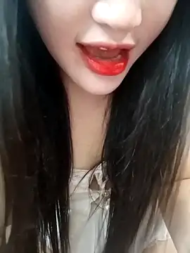 Simmory Adlı Modelin Canlı Sohbet Odası