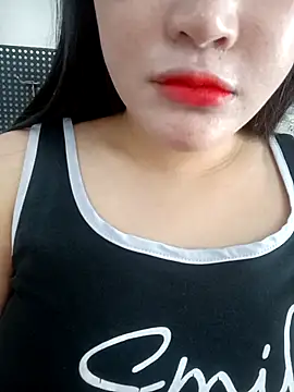 Simmory Adlı Modelin Canlı Sohbet Odası