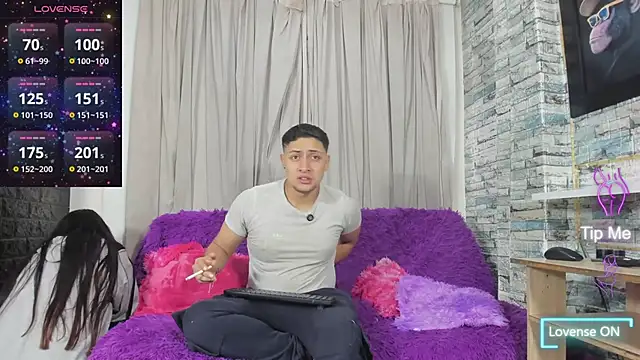 NoahAndBunny Adlı Modelin Canlı Sohbet Odası