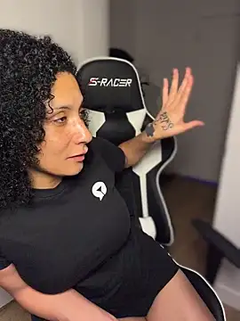 Seks show uživo modela FerrariFrench na kameri