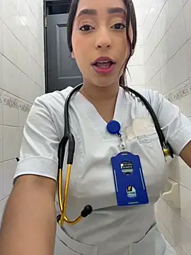 חדר צ'אט בשידור חי של MiaCamille_