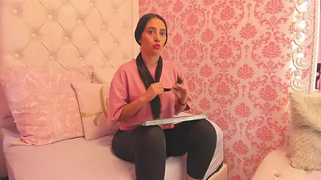 Escarleth_Fox Adlı Modelin Canlı Sohbet Odası