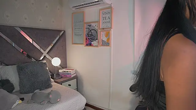 Naomi-Gray Ruang Obrolan Langsung