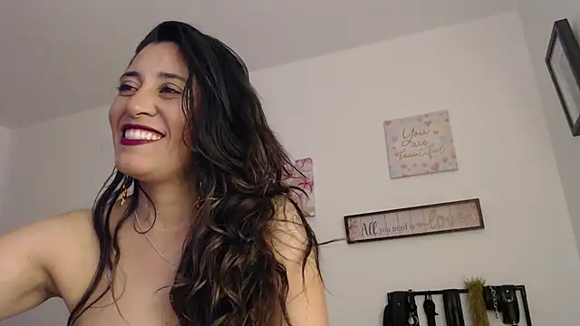 violeta_scott Adlı Modelin Canlı Sohbet Odası