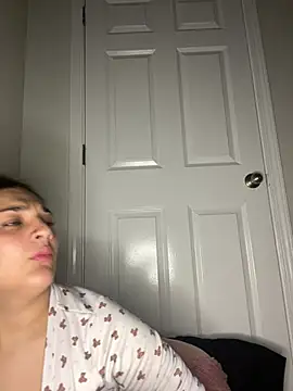 treasurebabii Webcam Show