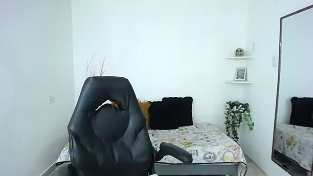 Emma_Faith Adlı Modelin Canlı Sohbet Odası