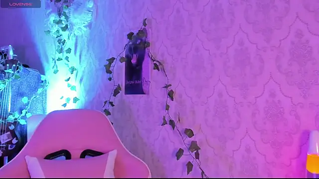 RileyNymph Adlı Modelin Canlı Sohbet Odası