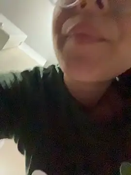 MiaMillers28 现场聊天室