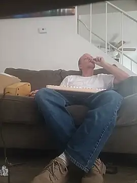 yourMasterisBored's Live Chat Room