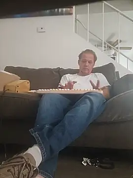 yourMasterisBored's Live Chat Room