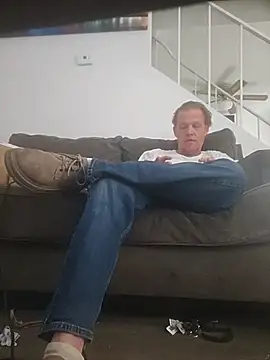 yourMasterisBored's Live Chat Room