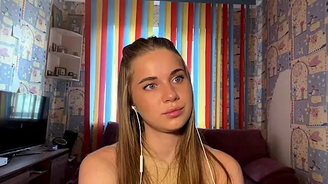 Miss_Blessnyth élő chatszobája