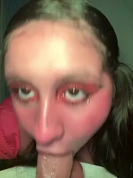Maggie_69 élő chatszobája