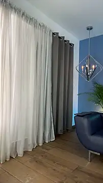 Sala de chat en directo de Liana_Fem_