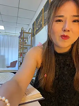 غرفة دردشة Xiaoxiao-y المباشرة