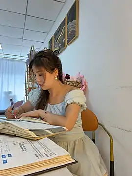 Xiaoxiao-y Live Chatraum