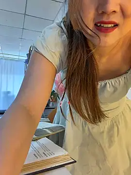 Xiaoxiao-y Live Chatraum