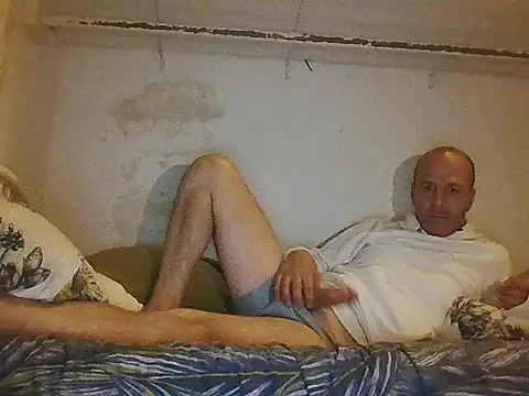 Iulian81: онлайн-секс-шоу