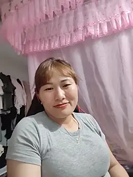 Lucxy-ki6 Live chatroom