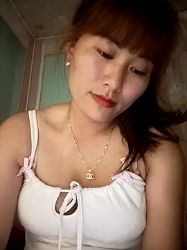 Lucxy-ki6's Live Chat Room
