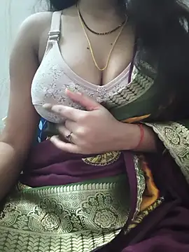 Shalini_08 élő chatszobája