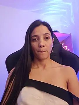 miaeyex Adlı Modelin Canlı Sohbet Odası