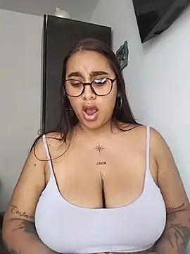 Mia_skyy18 লাইভ চ্যাট রুম