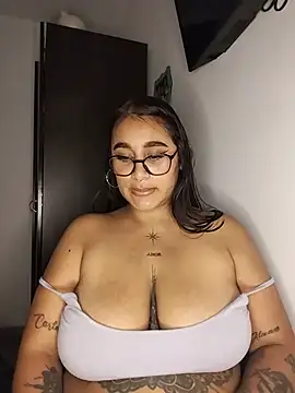 Mia_skyy18 – Naživo chatovacia miestnosť