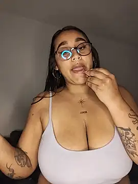 Pokój czatu na żywo – Mia_skyy18