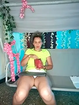 adairamars Adlı Modelin Canlı Sohbet Odası
