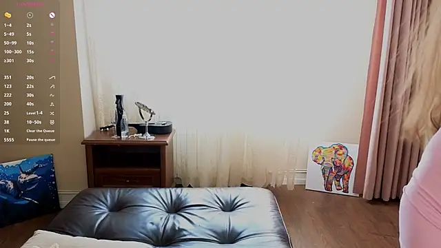 IsauraHolleman's Live Chat Room