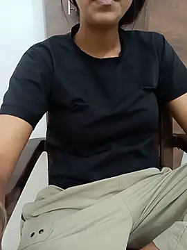 חדר צ'אט בשידור חי של aushi_rajput