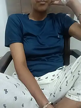 aushi_rajput Adlı Modelin Canlı Sohbet Odası
