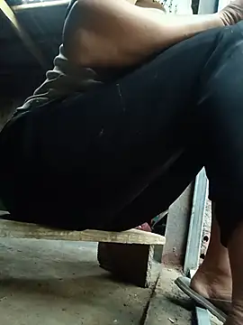 NIANIAKUTE Adlı Modelin Canlı Sohbet Odası