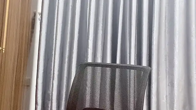 Ryo-Jisoo Adlı Modelin Canlı Sohbet Odası