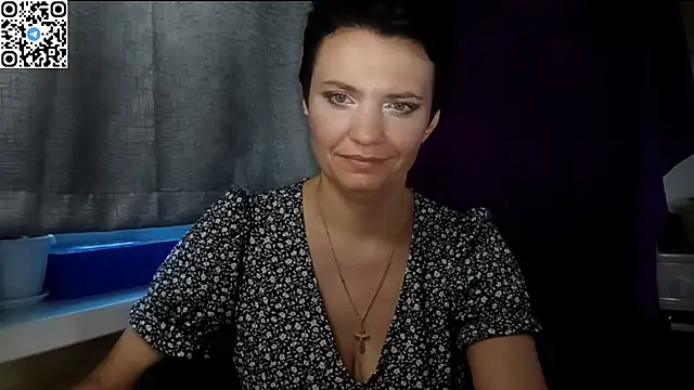 Živá chatovací místnost HotMamaQueen234