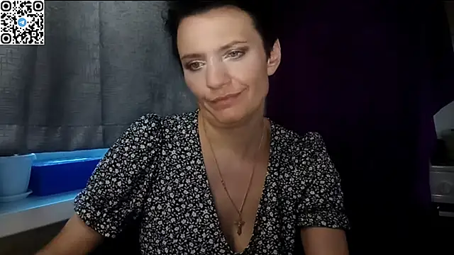 HotMamaQueen234 – Naživo chatovacia miestnosť