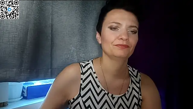 Živá chatovací místnost HotMamaQueen234