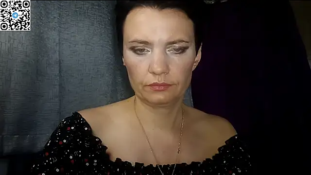 HotMamaQueen234 élő chatszobája