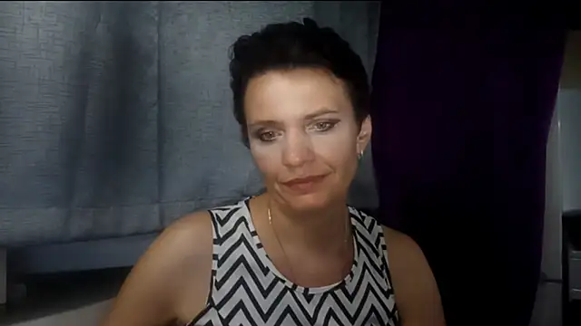 Sala de chat en directo de HotMamaQueen234