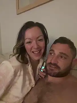 הופעת סקס קאם בשידור חי של fucklyweds