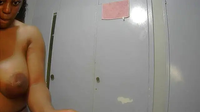 Sexy-Dinamy Adlı Modelin Canlı Sohbet Odası